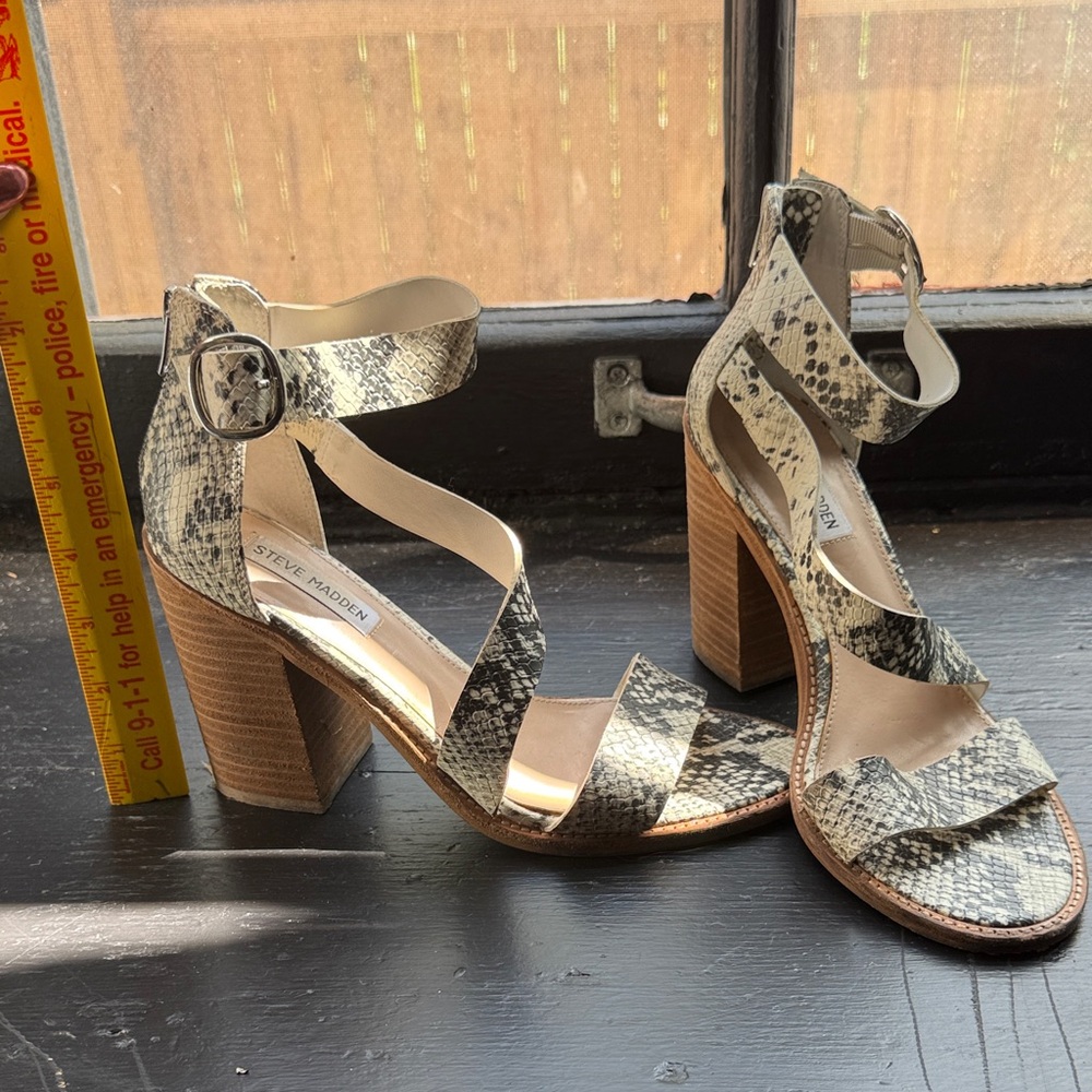 Steve Madden Black and Cream Snakeskin Heels